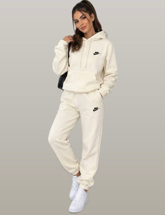 Nike Melegítő Szett Krém