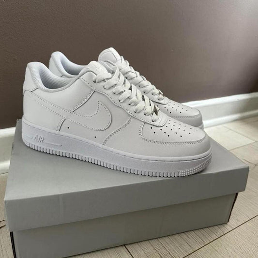 Nike Air Force 1 Triple White