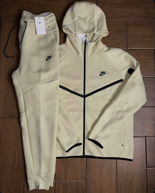 Nike Tech Fleece Krém