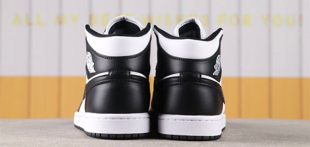 Air Jordan 1 Mid Black White
