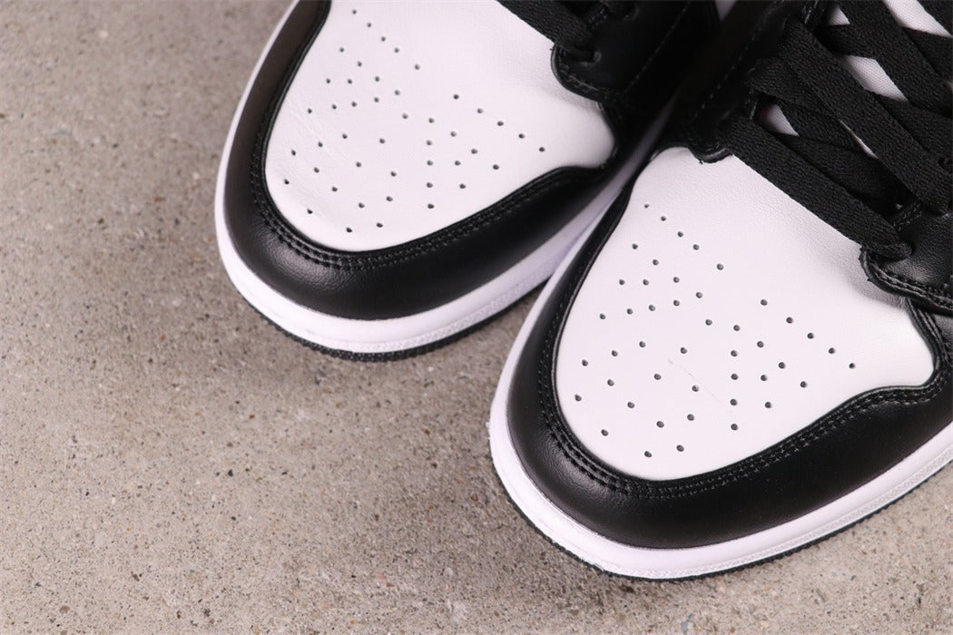 Air Jordan 1 Mid Black White