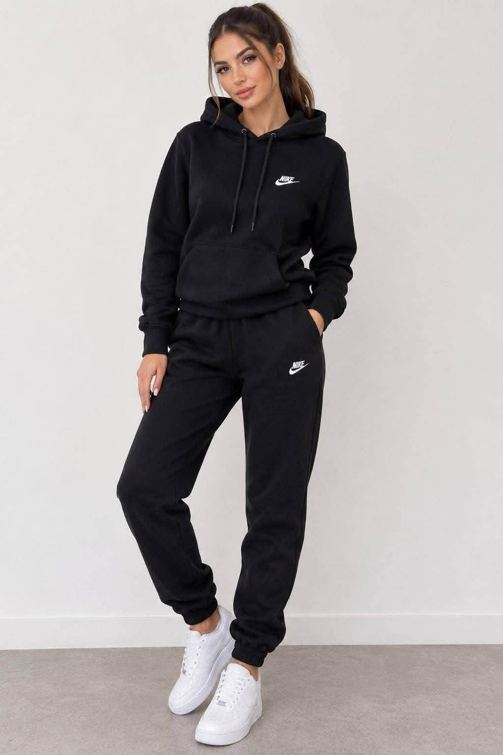 Nike Melegítő Szett Fekete